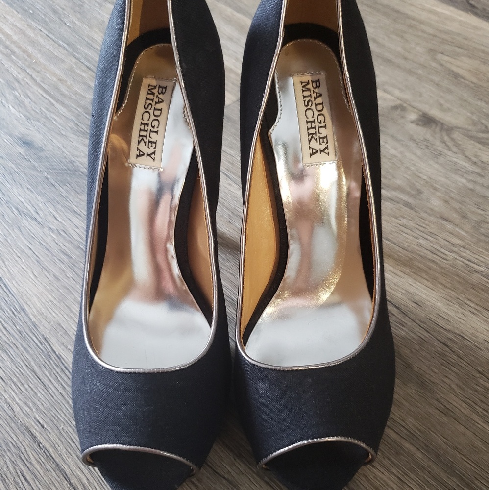 Badgley mischka pumps